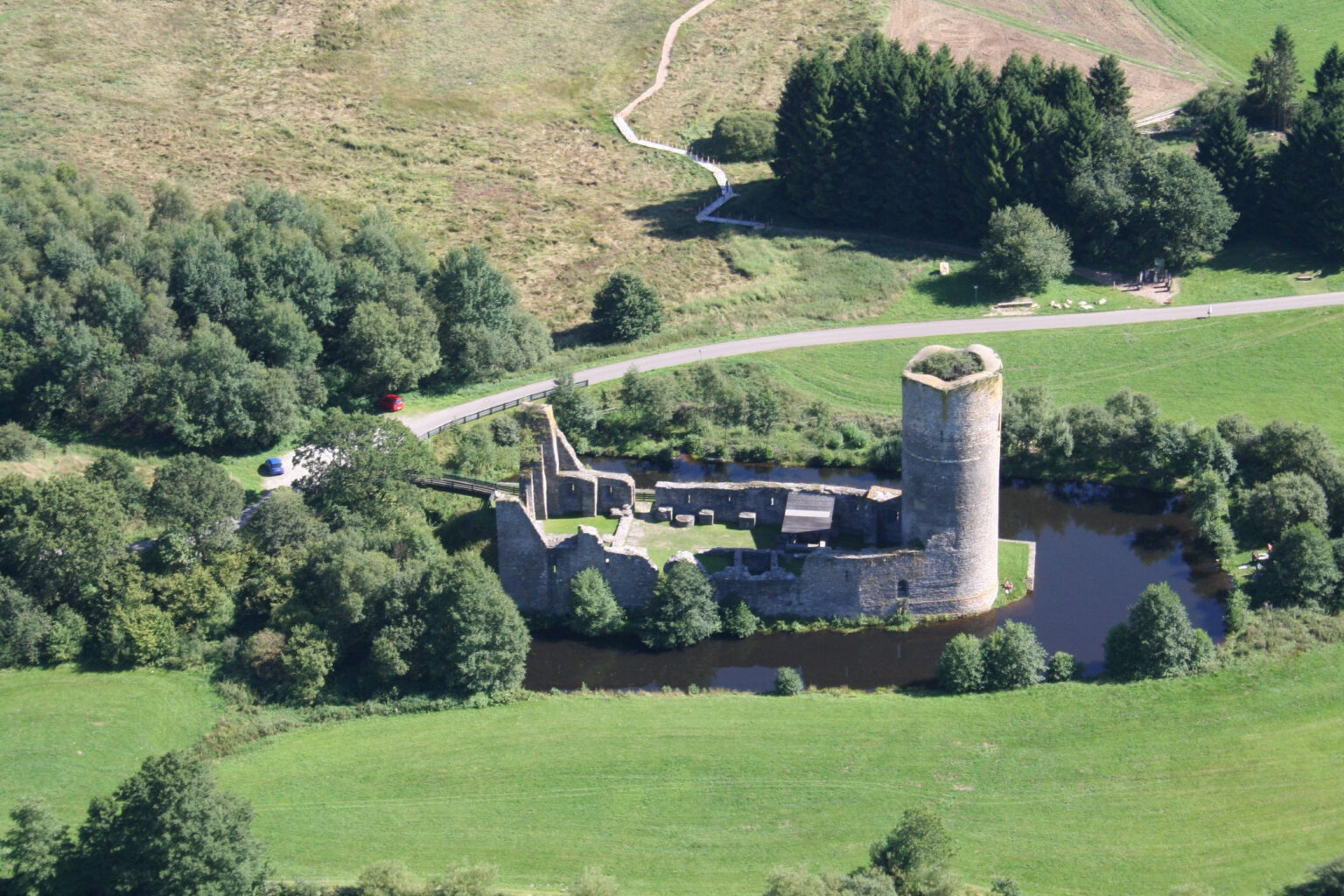 Baldenau Einzige Wasserburg Im Hunsr Ck Burgruinen De